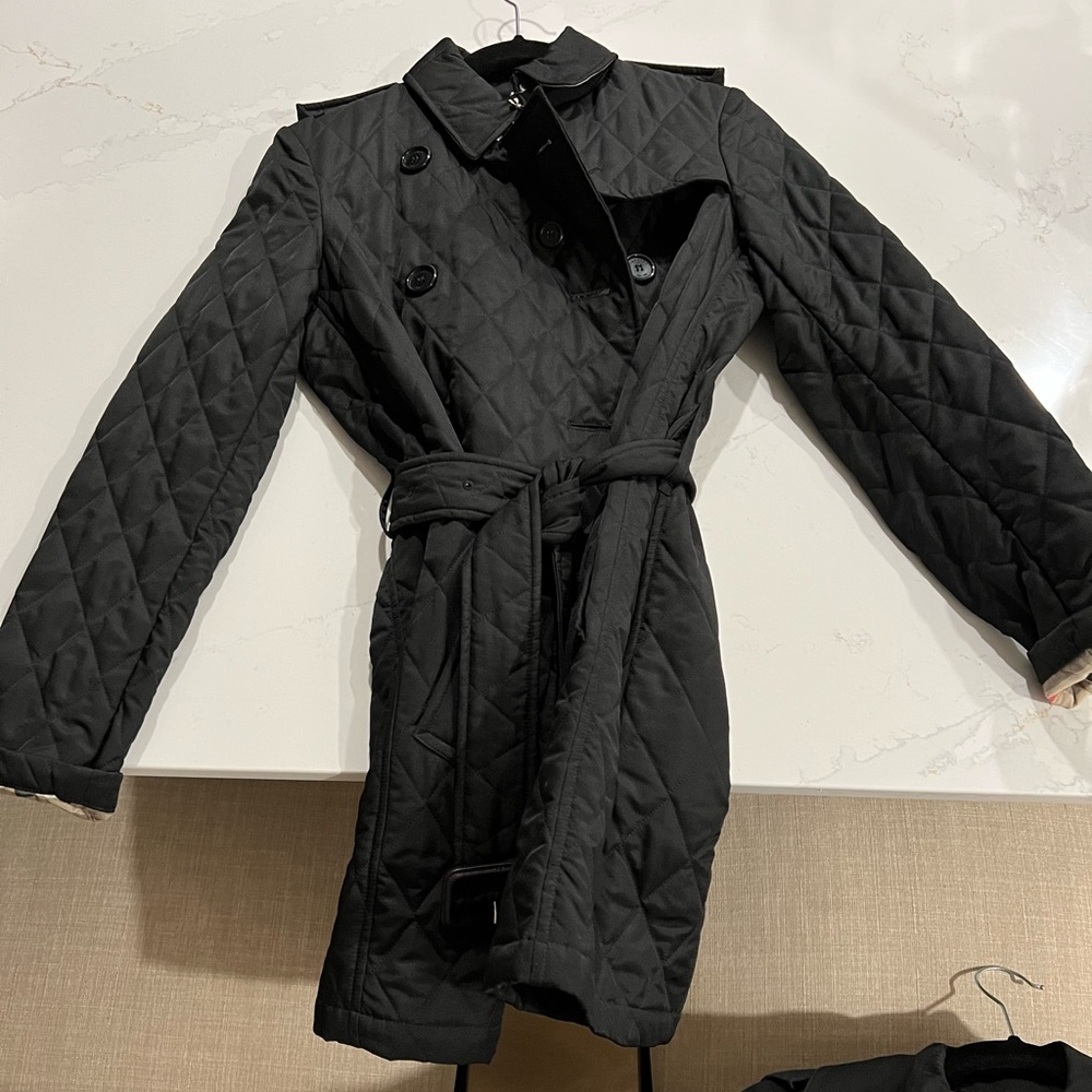 Burberry women’s coat size small (NEVER WORN)